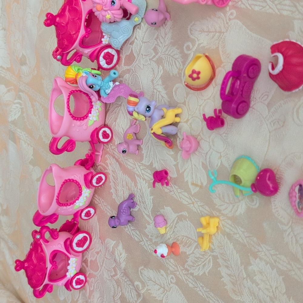 My Little Ponies, Accessories & Train. Discontinued Lot Of 28 Ponies! 2000-2010 - Picture 8 of 16